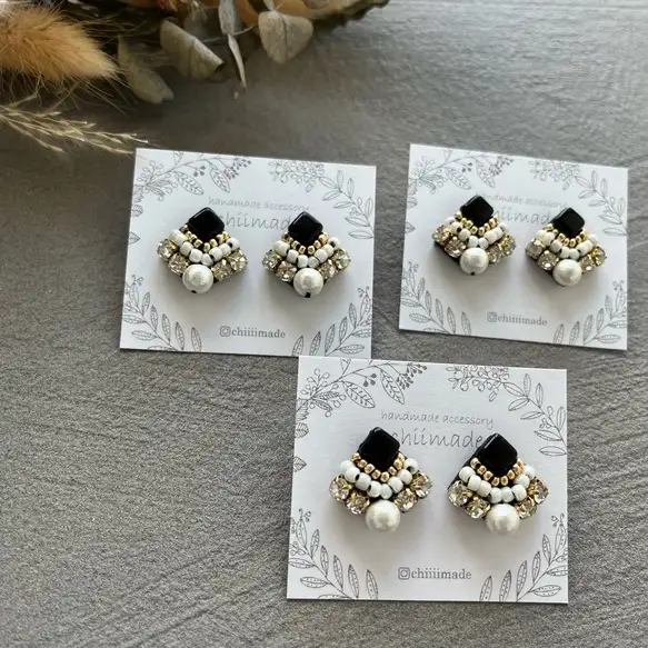 ビーズ 刺繍 ひし形 : ピアス  黒 ジュエリー アクセサリー chiimade