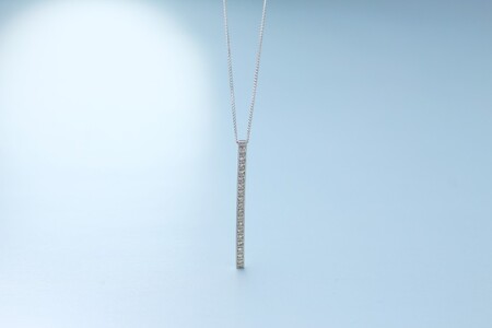 プラチナダイヤモンドネックレス Dia0.095ct ロングチェーン70cm / Pt900 印象的な直線美 あふれる高級感 / PT900-N001D