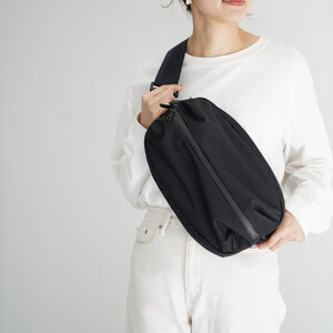 【女性も使いやすいボディバッグ】　UDUKA　Super water repellent｜人気バッグ おすすめショルダー［ ボディバッグ UDUKA Super water repellent 撥水加工 軽量 バッグ ショルダー 人気 おすすめ ギフト プレゼント お取り寄せ 通販 送料無料 ふるさと納税 ］