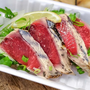 日戻りかつおのたたき 藁焼き 戻り鰹（2～3節 約900g）薬味３種・特製ぽん酢付【R01461】