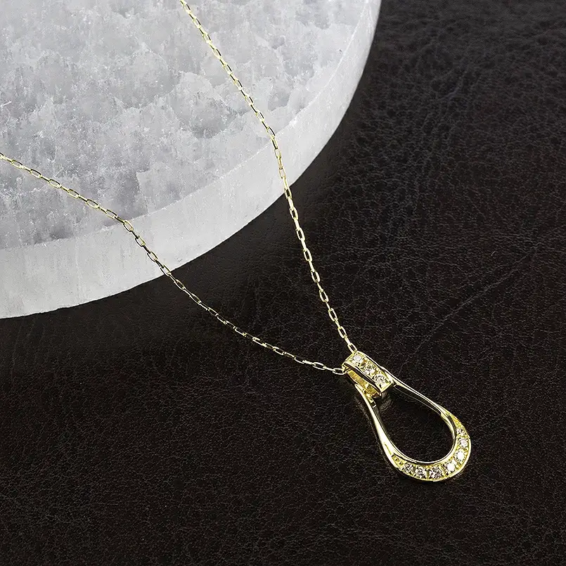 18金 ネックレス 馬蹄 ダイヤモンド 0.10ct ペンダントトップ レディース ホースシュー K18 ゴールド チェーン付き スライド式 45cm 午年 干支 ジュエリー シンプル 人気 普段 使い250122tp200yn SWAA245