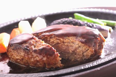 【定期便6回】自家製和牛ハンバーグ（生・冷凍個別真空）3個セット