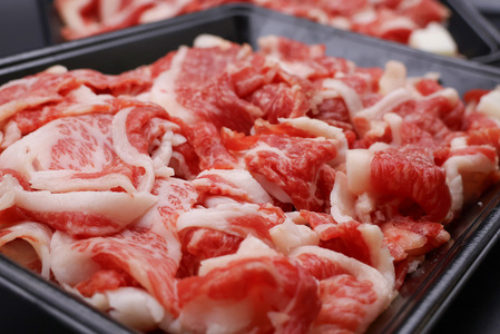 【30営業日以内配送】幸生牛 バラ切り落とし 1kg（500g×2） 肉 すきやき すき焼き 焼肉 焼き肉 牛肉 希少 山形 《幸せを運ぶ牛》　022-D-YL041
