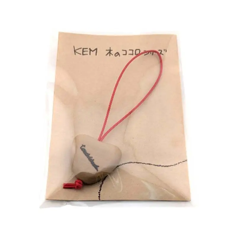 【ＫＥＭ】touchWood 「マスコットファスナー」（ホウ（紐色・赤）） HOKKAIDO WOOD 木製 マスコツトファスナー 自然 目印 プレゼント F6S-449