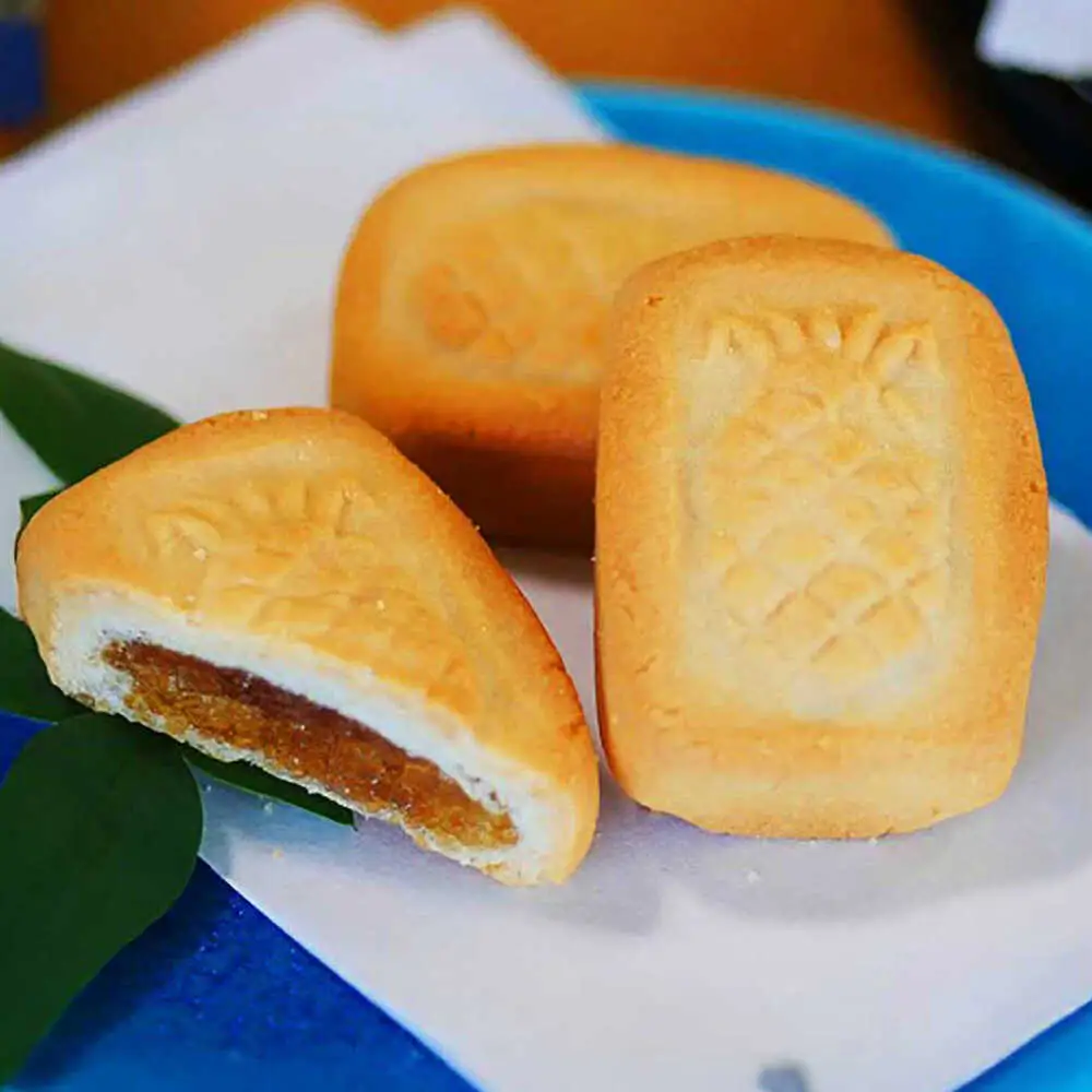 【沖縄高級焼き菓子2種セット】銘菓 琉球酥 (りゅうきゅうすー)・万果酥（マンゴーすー） 16個×1箱 和菓子 茶菓子 お土産 お取り寄せ ギフト 沖縄市 / 琉球酥製造所[BCDO006]