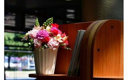 フラワーアレンジの定期便（ギフトにも）花産地伊那から全国へ　3ヶ月｜フラワーアレンジ 伊那 花 ギフト プレゼント はな 華やか 四季 信州 ふるさと納税【060-09】