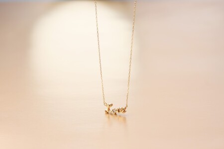 18金 ダイヤモンドネックレス 0.008ct LOVEデザイン / 一粒ダイヤが輝く 大人可愛い上品ジュエリー / K18-SN01006