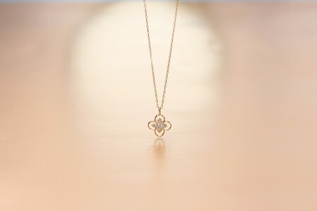 18金イエローゴールド ダイヤモンドネックレス Dia0.093ct 可憐に輝くフラワーデザイン / K18-SN01052