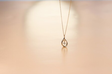 18金イエローゴールド ダイヤモンドネックレス Dia0.033ct 上品に揺れるしずく ドロップデザイン / K18-SN01053