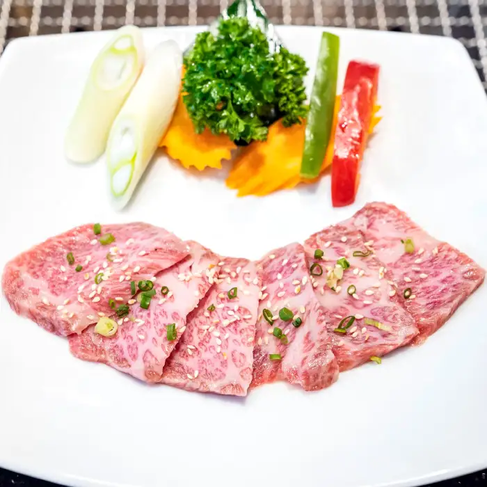 鳥取和牛 クラシタ焼肉用 500g【クラシタ 肩ロース 焼肉 やきにく 牛肉 鳥取 和牛 ご自宅用 お取り寄せ グルメ プレゼント 冷凍 日吉津村】