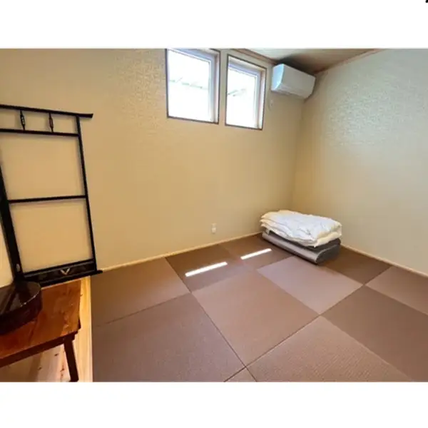 宿泊券 【ＲＯＯＭ２】カフェ併設 民泊（1泊1名素泊まり）《cafe＆stay Re:》利用券 青森県五所川原市