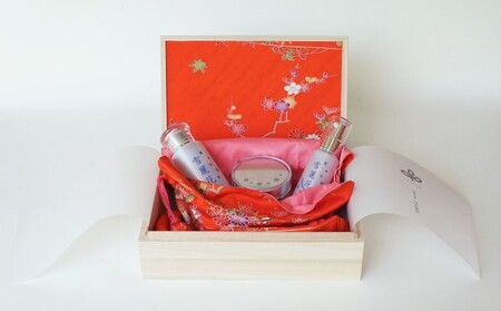 雪麗花 美白スキンケアセット＆着物地の巾着袋 木箱入り　スキンケア