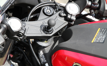 マルチマウントベース φ25 マルチマウントベース【ヤマハYZF-R1/スズキGSX-R1000用】