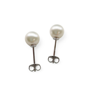 真珠 ピアス 7.0mm SV シルバー アコヤ真珠 アクセサリー ファッション akoya パール フォーマル カジュアル プレゼント ギフト 贈り物 贈答品 お祝い 誕生日 記念日 冠婚葬祭 慶事 弔事 結婚式 卒業式 入学式 国産 三重県 伊勢 志摩 南伊勢町 / パールシルバーピアス7.0mm