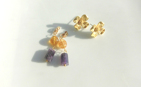 antique flower ピアス アクセサリー 花 天然石 1個 [Q]handmadejewely【ゴールド イエロー パープル ロング シンプル   可愛い ハンドメイド ジュエリー 手作り  職人 上品 華やか ドレス 大人の雰囲気 落ち着いた ギフト プレゼント 母の日】
