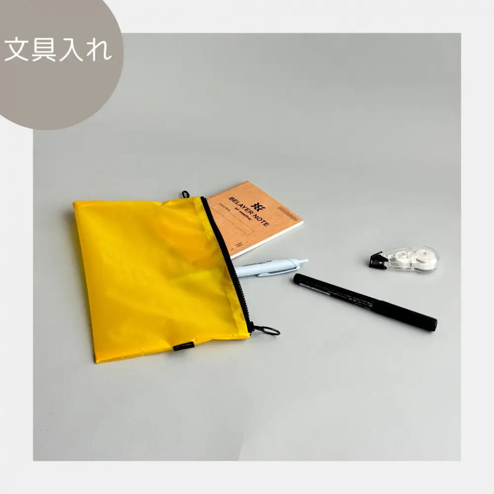 【黄色】A6が入るとっても軽いナイロンフラットポーチ（マチなし）旅行用や化粧品にも