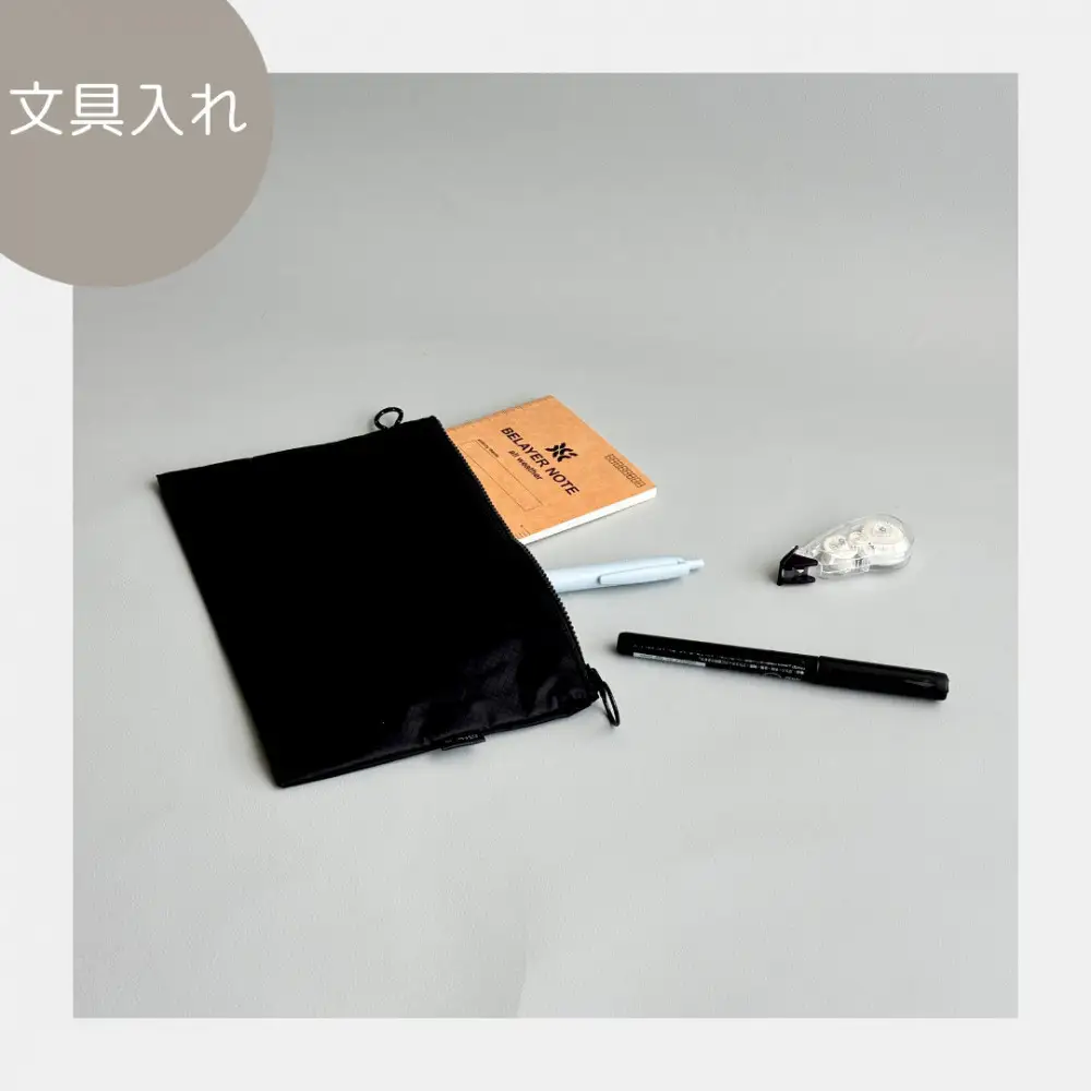 【黒】A6が入るとっても軽いナイロンフラットポーチ（マチなし）旅行用や化粧品にも