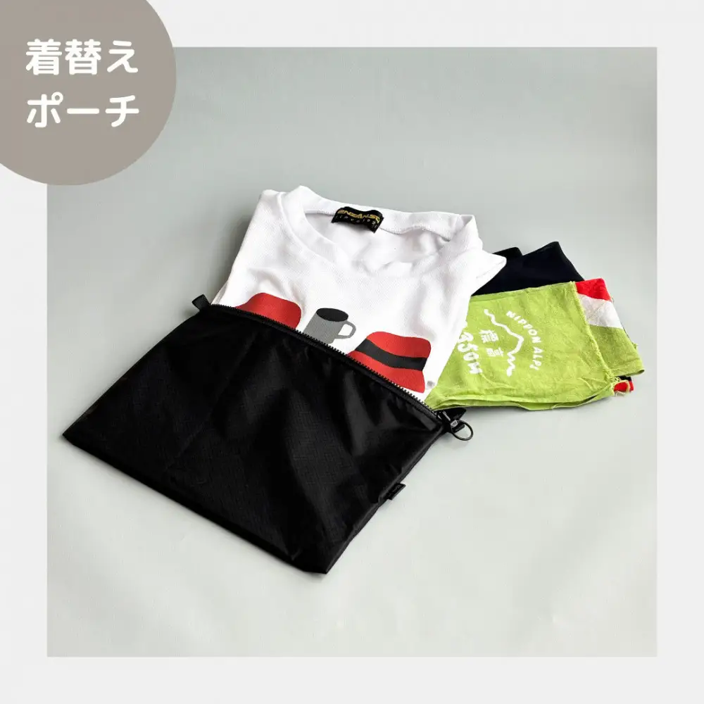 【黒】A5サイズが入る軽いナイロンフラットポーチ　旅行用　着替え