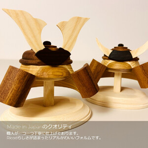 木製兜飾り 大鍬（おおくわ）／天然木の節句飾り〈Ricod〉