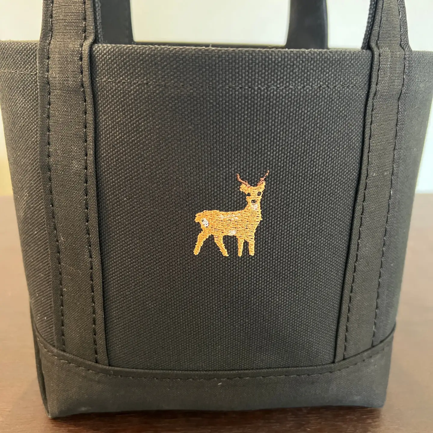 《Milih×NARA》オールブラックの"鹿"刺繍 マイクロミニトート【cbm03】
