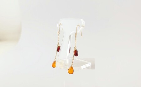 Amberlogue ピアス しずく（金属素材：K10　琥珀：直径6.5×5×3mm　サイズ：全長35mm）