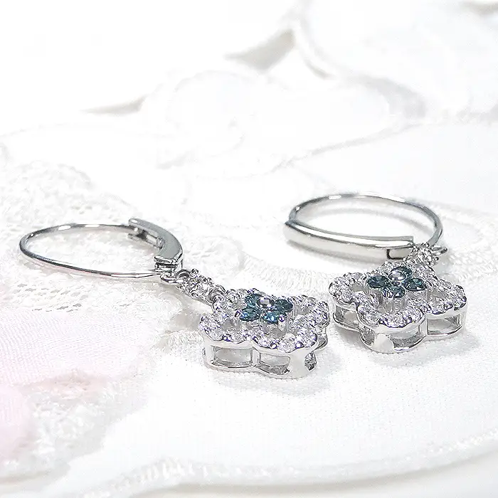 ピアス プラチナ Pt900 ダイヤモンド ブルーダイヤ 0.86ct クローバー フレンチフックピアス レディース 四つ葉 花 フラワー 揺れるピアス キャッチレス クリスマス ジュエリー 【f284-pt-cv-bd】ALPAZ192