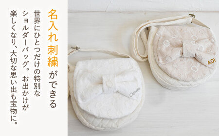 【名入れ可能！】レース素材 ビッグリボン キッズショルダーバッグ【coco plus an factory】オフ白×シルバー[OCR077-2]