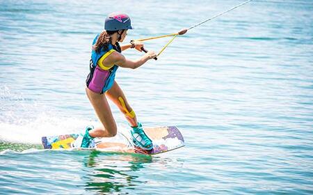 [体験チケット] ウェイクボード 1名 レンタル 15分【マリンショップBUZZ】 マリンスポーツ アクティビティ 海遊び 水上レジャー 利用券 アウトドア 海水浴 九州 大分県 ＜163-007＞