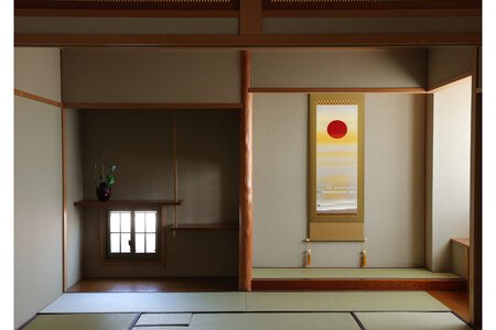 掛け軸「旭日静波」 美濃正堂 尺五立 サイズ：54.5×190cm 二重箱付 掛け軸 和室 おしゃれ 日本画 表装 床の間