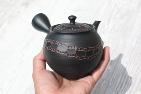 常滑焼　宝龍窯　黒窯変リングカット急須　セラメッシュ（陶製茶こし）| 常滑焼 急須 シンプルデザイン おしゃれ 焼き物 特産品 贈り物 プレゼント とこ販 茶器 和食器 陶器 陶磁器 ティーポット キッチン用品 キッチン雑貨 日本製 食器 紅茶 日本茶 愛知県 常滑市
