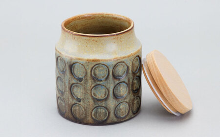 【瀬戸焼】 窯垣の小径シリーズ キャニスター 小 【かしわ窯】 / 食器 保存容器 蓋付き ギフト / 瀬戸市[BBAJ056]