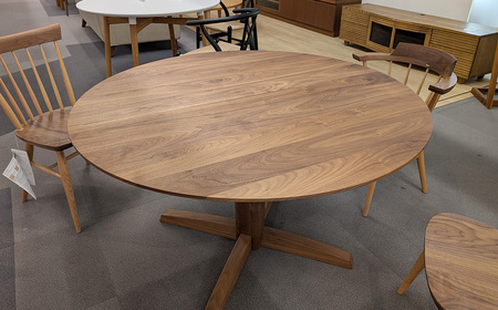 府中家具　MARU TABLE　φ1100　ウォールナット ／ 丸テーブル 円形テーブル 無垢 テーブル ダイニングテーブル 木製 家具 北欧 インテリア デザイン家具 彫刻脚 安定感 職人家具 オイル仕上げ 天然木 府中市 広島県 No.1199-03