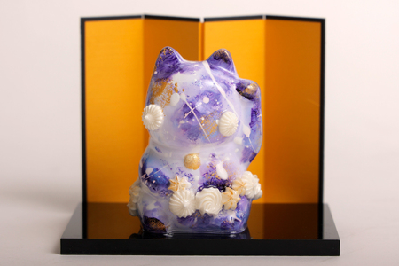 【 京阪百貨店厳選 】坂本 幸雪　シュガーアート　招き猫 紫（70×70×100ｍｍ）_OS048-0052-3