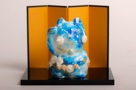 【 京阪百貨店厳選 】坂本 幸雪　シュガーアート　招き猫 青（70×70×100ｍｍ）_OS048-0052-5