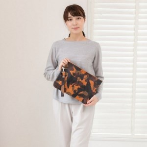 憧れの迷彩柄! 牛革ストラップ付きクラッチバッグ【0396】