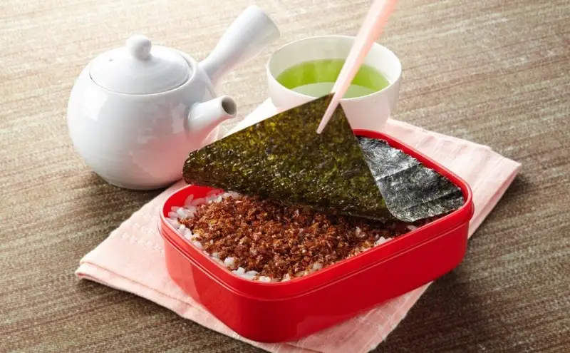 甘旨(あまうま)おかかふりかけ(40g×8袋)  化学調味料無添加 かつお節使用 井口食品 いのくち 【福岡市内製造】 ご飯 弁当 常温