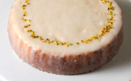 レモン風味のバターパウンドケーキ「ウィークエンドシトロン」1個（直径約15cm）レモン ケーキ 九州産 バター アイシング 甘酸っぱい しっとり 香り 贅沢 スイーツ 焼き菓子 ギフト 手土産 贈り物 福岡県 北九州市