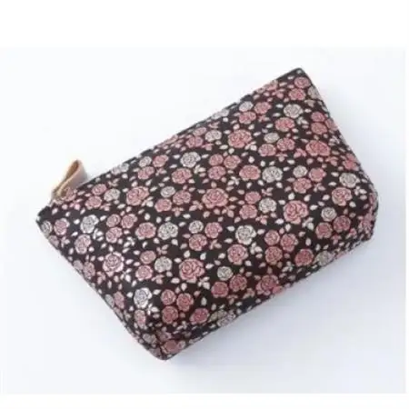 甲州印伝　ポーチ「かぐわ(ローズ柄)」【配送不可地域：離島】【1202800】