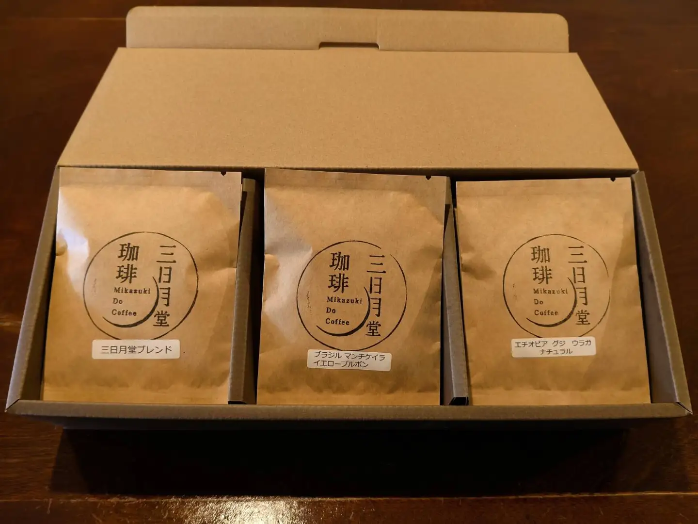 コーヒードリップバッグセット18個入り 三日月堂珈琲 山口県 防府市 A-D70 ドリップバッグ コーヒー セット 詰め合わせ 珈琲 自家焙煎 専門店 18杯分 個包装 贈り物 ギフト 三日月堂