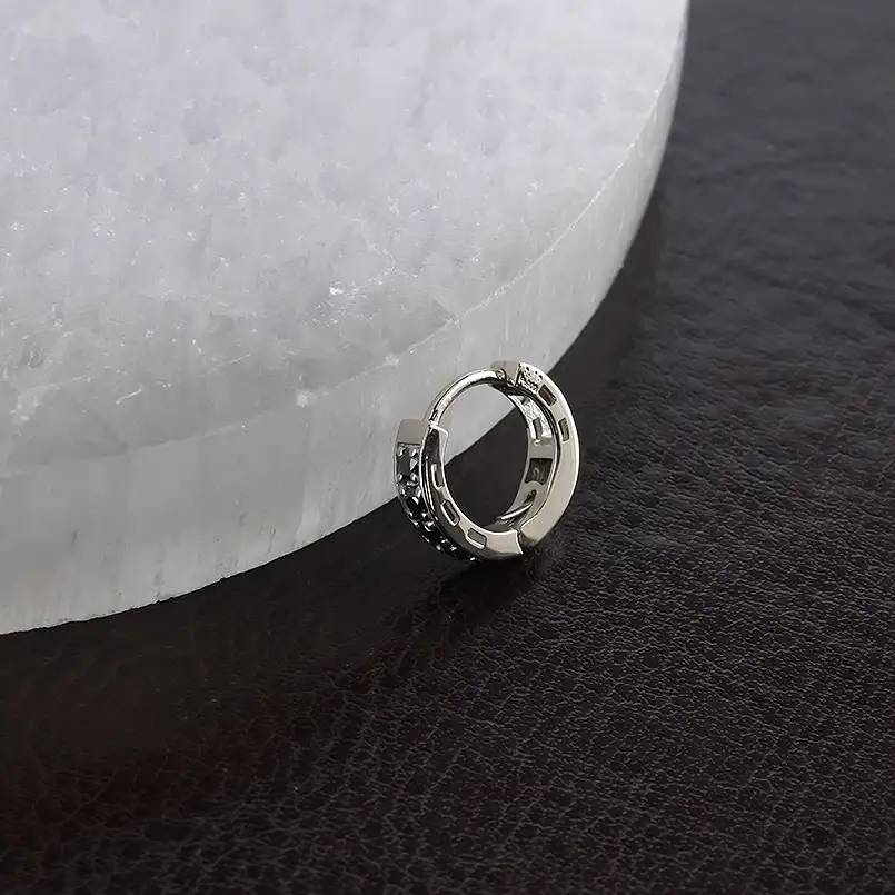 プラチナ フープピアス 片耳 ブラックダイヤモンド フープ ピアス レディース 0.10ct 中折れ式 pt900 リングピアス 250401bd201pu SWAA391