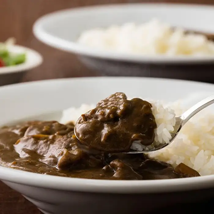 【お中元】カレー 黒毛和牛使用 ばくろの黒牛カレー 180g×4袋 牛肉 カレー【00-030-29-R8OC】