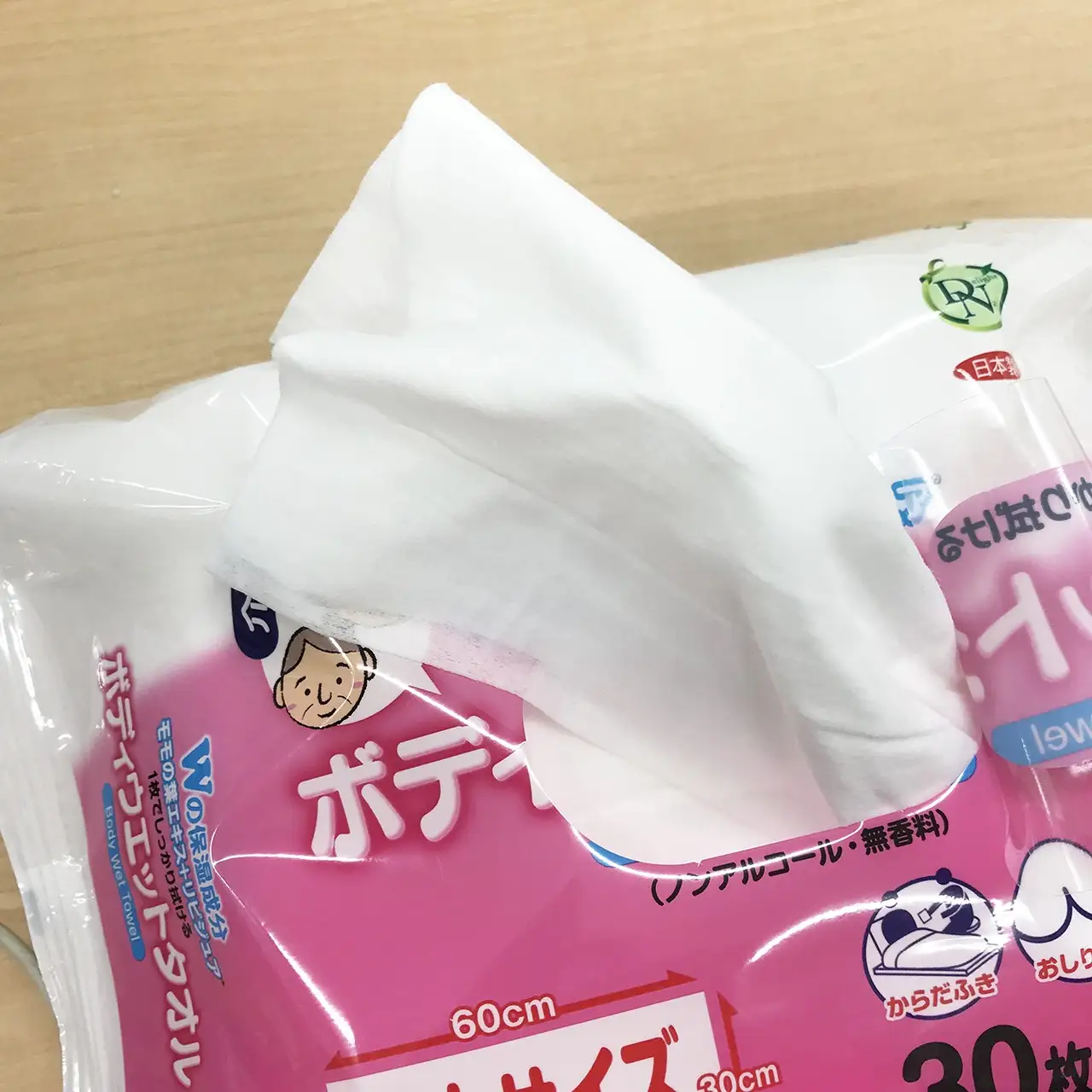 ボディウェットタオル DN 介護用 ウェットシート 30枚 12入 360枚 特大サイズ おしりふき お手拭き 汗ふき ノンアルコール 衛生 モモの葉エキス リピジュア 配合 無香料 携帯 便利 日用品 防災 備蓄 富士市 [sf088-010]
