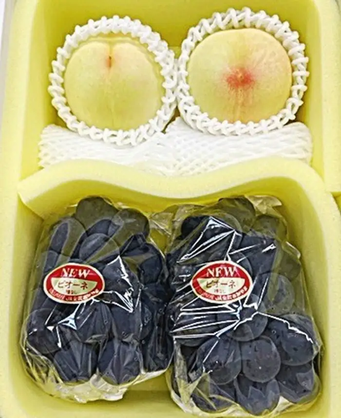 岡山白桃2玉とニューピオーネ2房 詰合せ 化粧箱入り 岡山県産