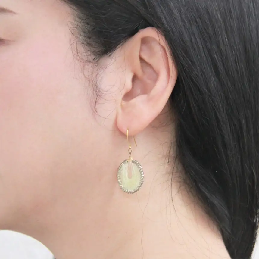 野生のシルク 繊維のダイヤモンド 天蚕糸のアクセサリー 【 糸かけピアス 】