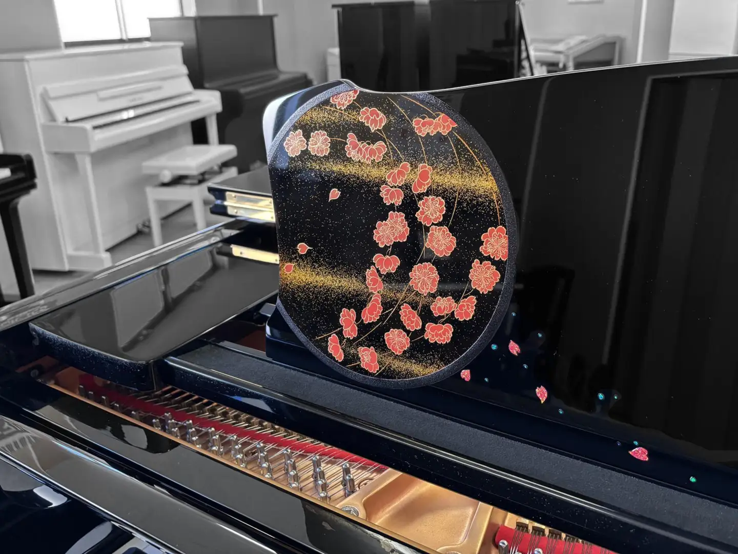 【真和楽器】京都伝統工芸による彩輝光蒔絵ピアノ「春幻」モデル制作クーポン（150万円分）｜京都 伝統技術 ピアノ