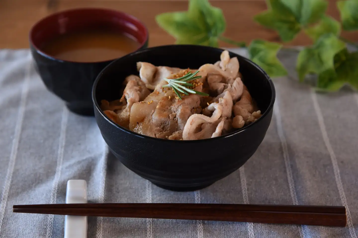 宮崎県産豚肉切り落とし1㎏ 真空パック【MI706】