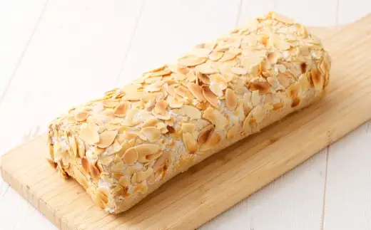 ロールケーキ （ アーモンド ） 約620g × 1本 洋菓子 バタークリーム お菓子 菓子 おかし 焼菓子 ケーキ コーヒー風味