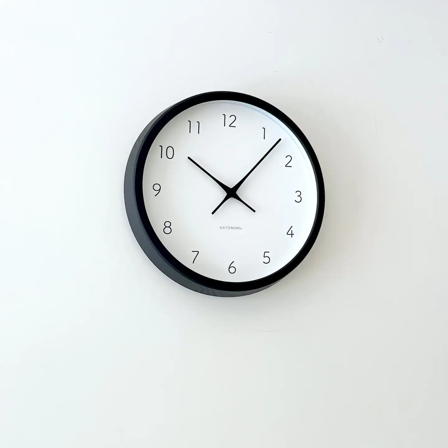 KATOMOKU muku clock 7 ≪km-60BK≫木製掛け時計(ブラック/スイープムーブメント(連続秒針))【B25-BK-1】