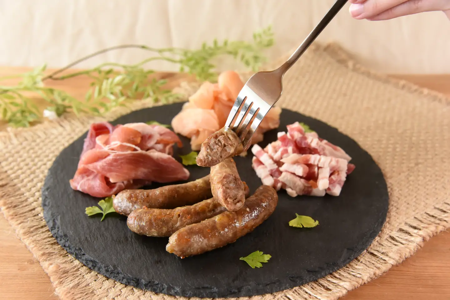 国産生ハム3種と肉汁サルシッチャ肉バルセット【MI737】