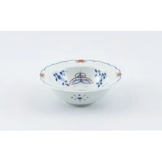 有田焼 美しい絵柄の輪花小鉢 4個【まるぶん】食器 器 うつわ 小鉢 4個 セット 手描き 赤絵 染付 おつまみ 前菜 ギフト 和食 A80-65